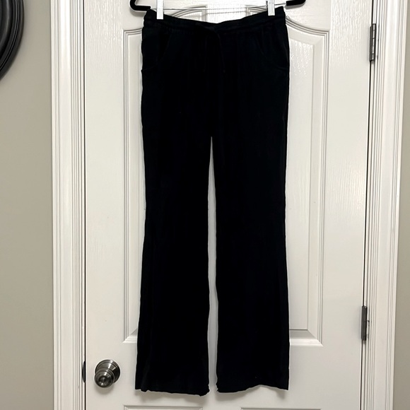 Roxy black beach pants size small 2 back pockets 3 1/2”deep 2 side 4 1/2”deep. - Picture 5 of 8